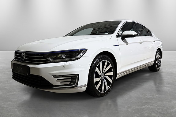 Volkswagen Passat 2 of 30