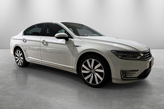 Volkswagen Passat 10 of 30