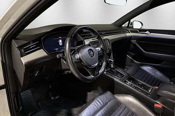 Volkswagen Passat 15 of 30