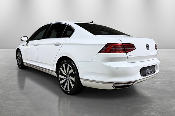 Volkswagen Passat 5 of 30