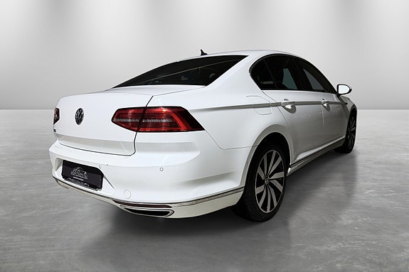 Volkswagen Passat 7 of 30