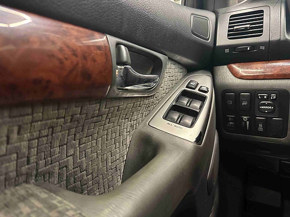 Toyota Land Cruiser 14 of 30