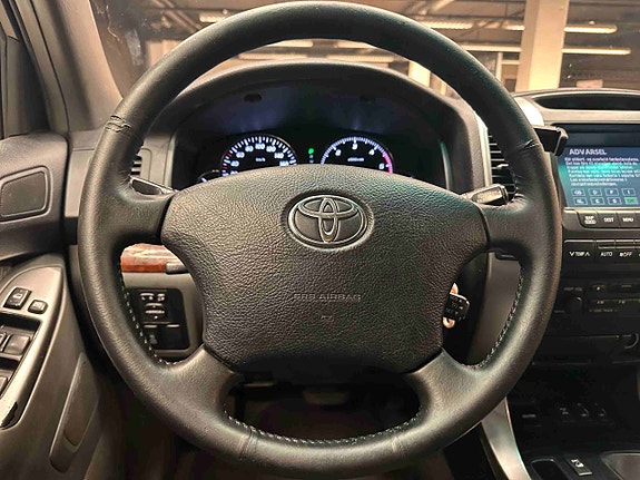 Toyota Land Cruiser 13 of 30
