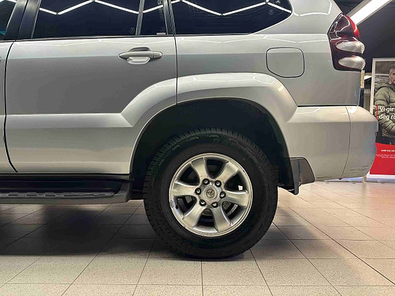 Toyota Land Cruiser 4 of 30