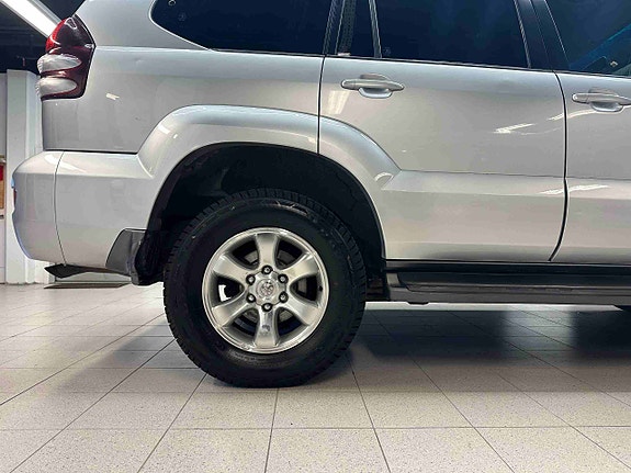 Toyota Land Cruiser 8 of 30