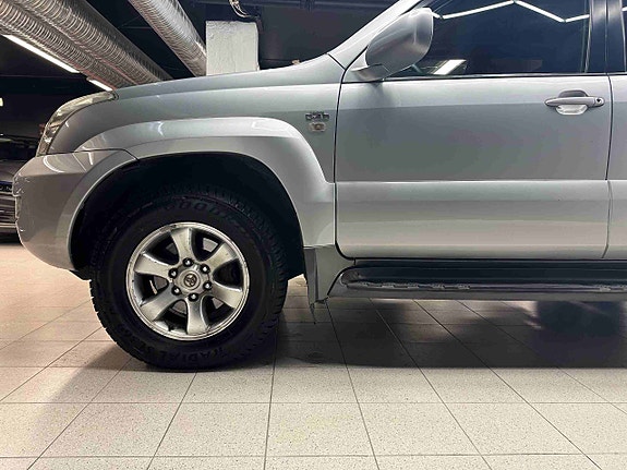 Toyota Land Cruiser 3 of 30