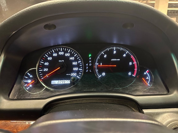 Toyota Land Cruiser 12 of 30