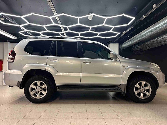Toyota Land Cruiser 9 of 30