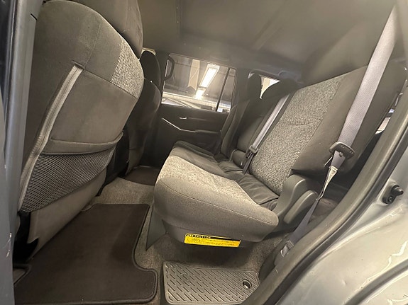 Toyota Land Cruiser 30 of 30