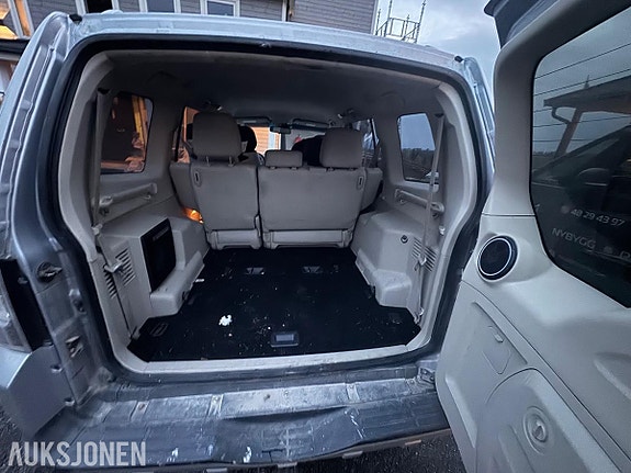 Mitsubishi Pajero 7 of 9