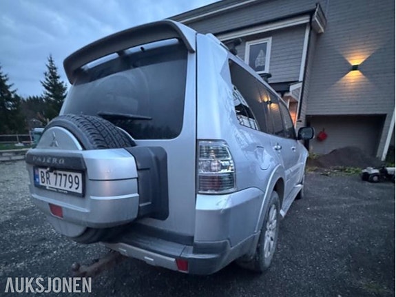 Mitsubishi Pajero 5 of 9