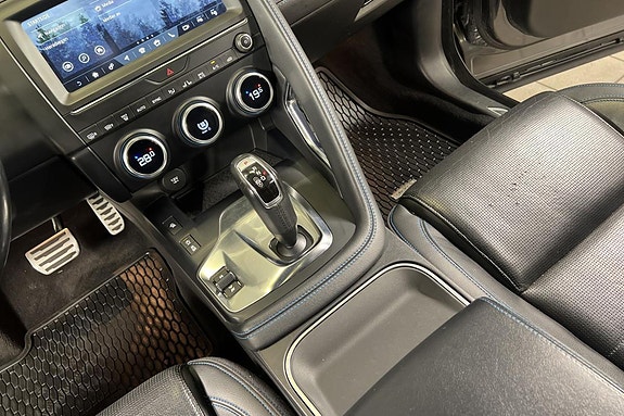 Jaguar E-PACE 14 of 22