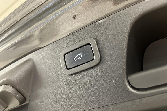 Jaguar E-PACE 19 of 22
