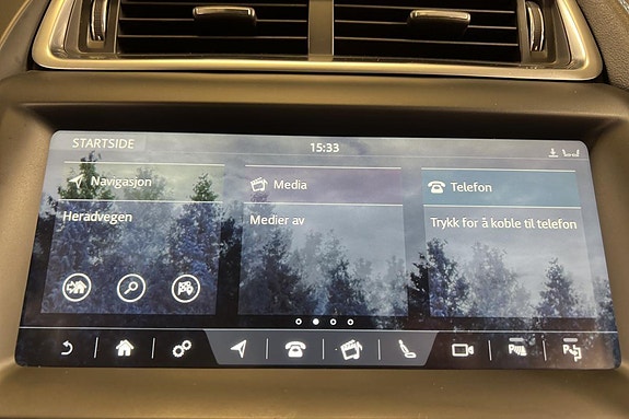 Jaguar E-PACE 15 of 22