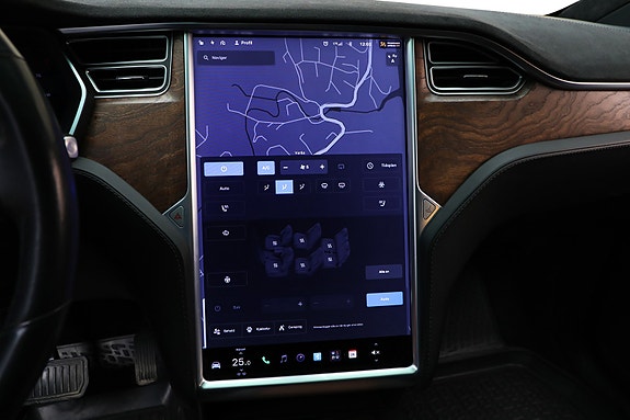 Tesla Model X 22 of 27