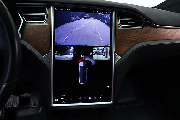 Tesla Model X 26 of 27