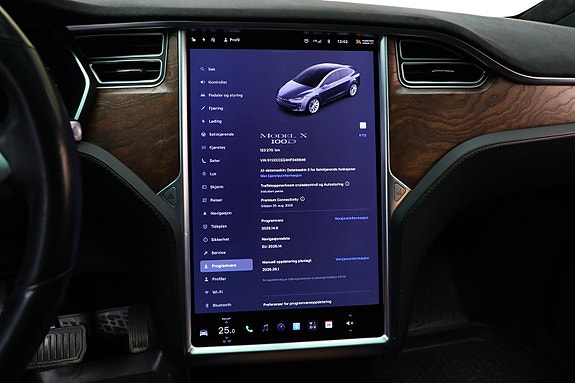 Tesla Model X 24 of 27