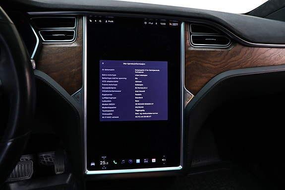 Tesla Model X 25 of 27