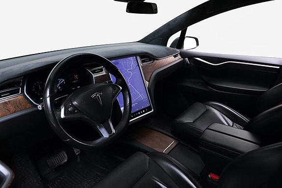 Tesla Model X 10 of 27