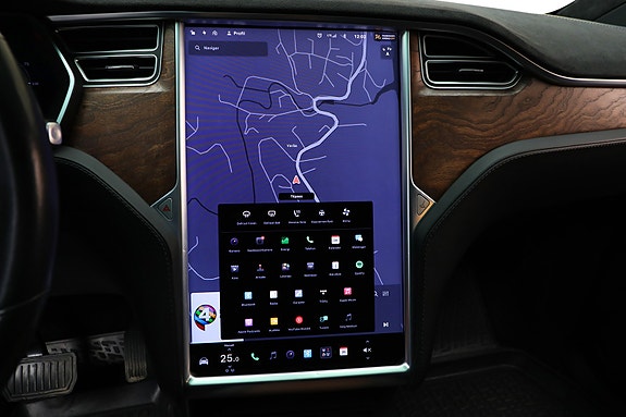 Tesla Model X 21 of 27