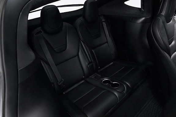 Tesla Model X 15 of 27