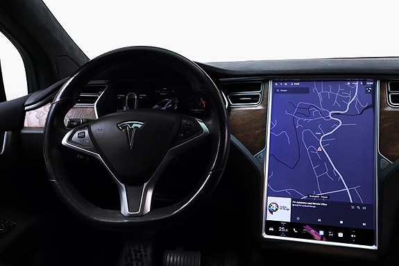 Tesla Model X 17 of 27