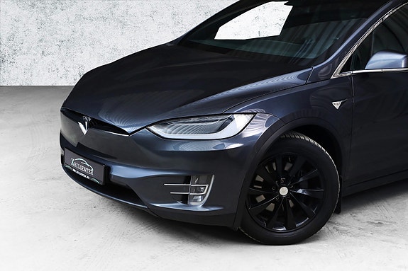 Tesla Model X 4 of 27