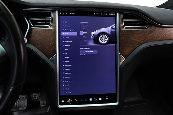 Tesla Model X 23 of 27