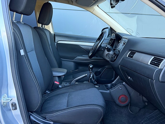 Mitsubishi Outlander 18 of 30