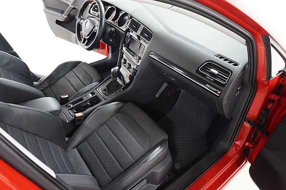 Volkswagen Golf VII 11 of 28