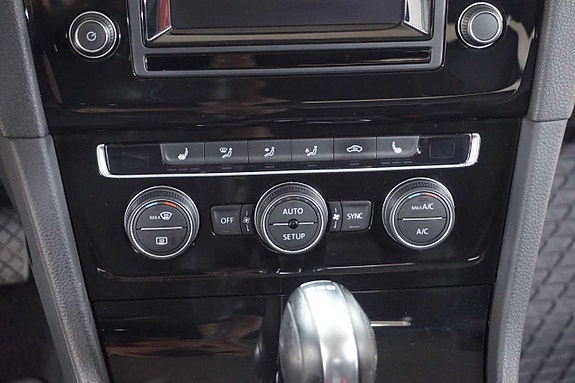 Volkswagen Golf VII 22 of 28