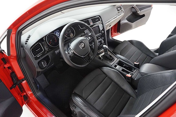 Volkswagen Golf VII 10 of 28