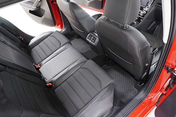 Volkswagen Golf VII 16 of 28