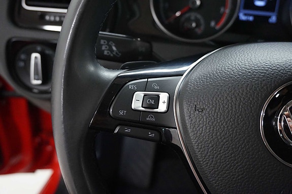 Volkswagen Golf VII 19 of 28