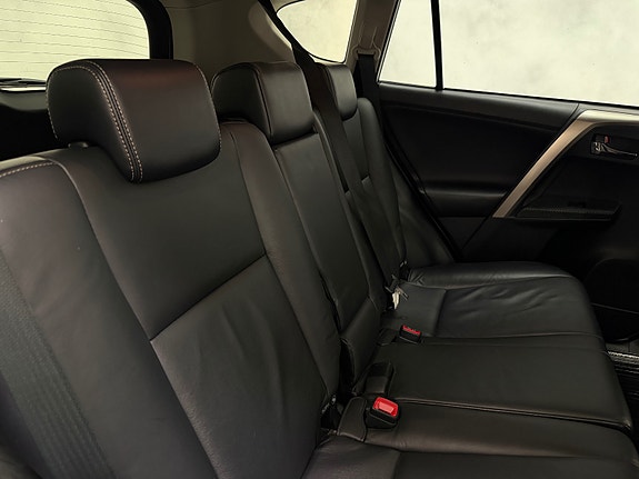 Toyota RAV4 23 of 30