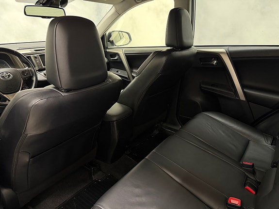 Toyota RAV4 22 of 30