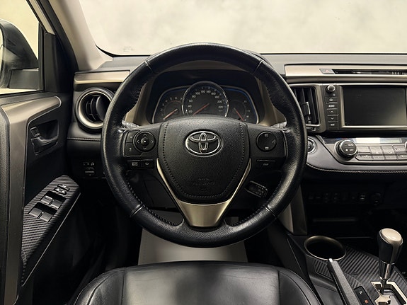 Toyota RAV4 16 of 30