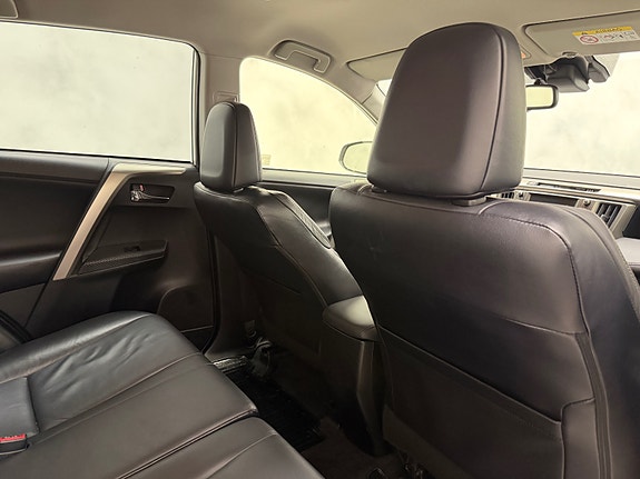 Toyota RAV4 24 of 30