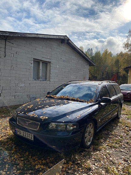 Volvo V70 2 of 11