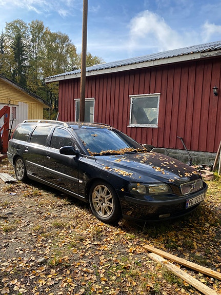 Volvo V70 3 of 11