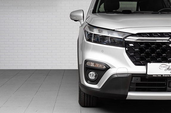 Suzuki S-Cross 4 of 27