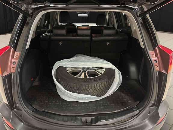 Toyota RAV4 12 of 26