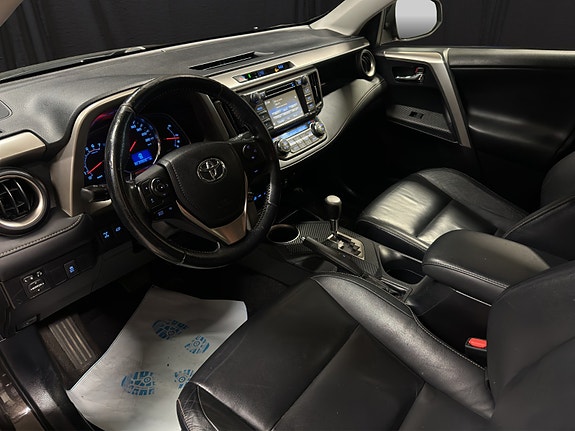 Toyota RAV4 15 of 26