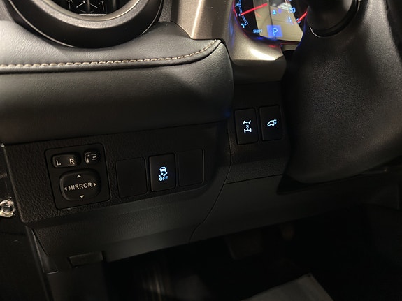 Toyota RAV4 16 of 26