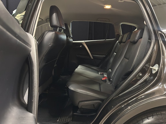 Toyota RAV4 11 of 26