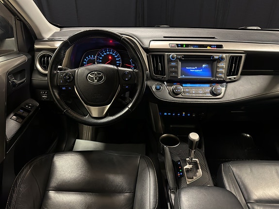 Toyota RAV4 14 of 26