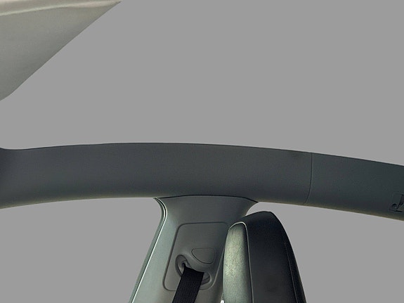 Tesla Model Y 15 of 30
