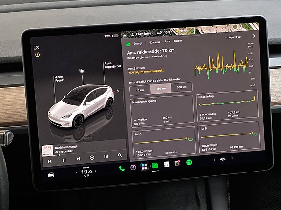 Tesla Model Y 28 of 30