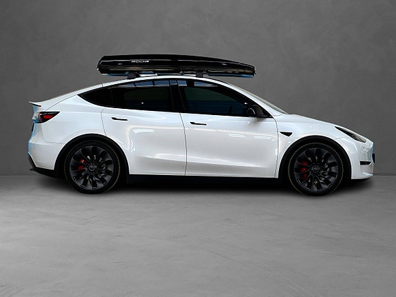 Tesla Model Y 6 of 30