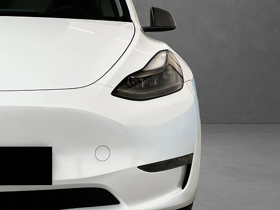 Tesla Model Y 3 of 30